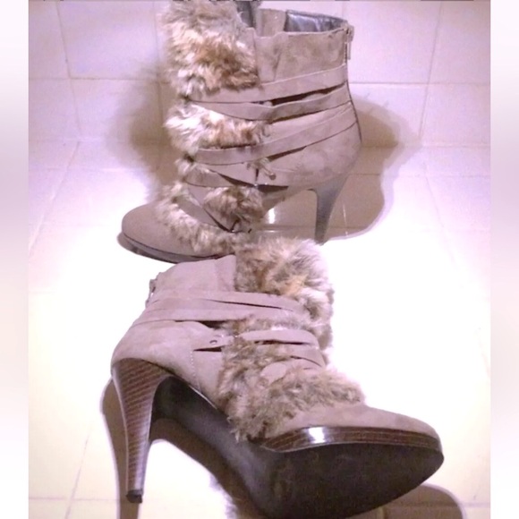 👢ELLE👢VEGAN FUR & SUEDE AROUND STRAPS 4.5” HIGH HEEL ANKLE BOOTS EUC💃 - Picture 11 of 15
